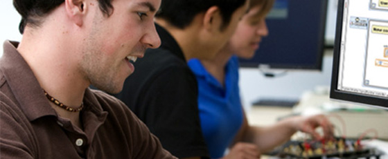 NI DAQ���A(ch��)֪�R(sh��)�c��(sh��)��(j��)�ɼ�����ҕ�l�v��ϵ���n��