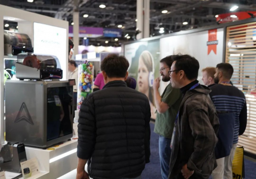 創(chuàng)想三維多款新品亮相CES 2025，多色打印觸手可及