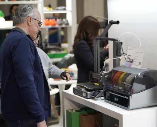 創(chuàng)想三維多款新品亮相CES 2025，多色打印觸手可及