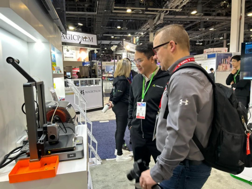 創(chuàng)想三維多款新品亮相CES 2025，多色打印觸手可及