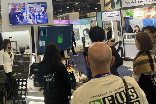 創(chuàng)想三維多款新品亮相CES 2025，多色打印觸手可及