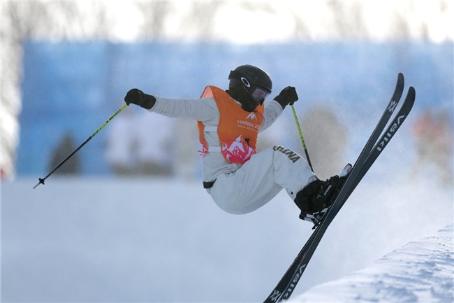 亞冬會(huì)賽場(chǎng)大顯神威 佳能EOS R1有何秘密武器