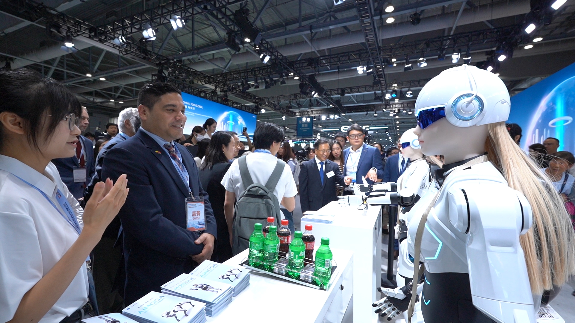 墨甲機器人亮相香港車博會，智能科技與東方之珠碰撞新火花