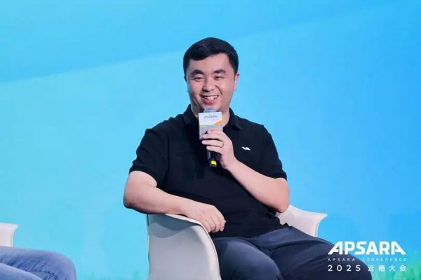 云棲大會(huì)上，感受AI汽車(chē)的