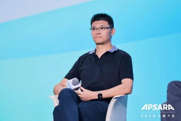 云棲大會(huì)上，感受AI汽車(chē)的