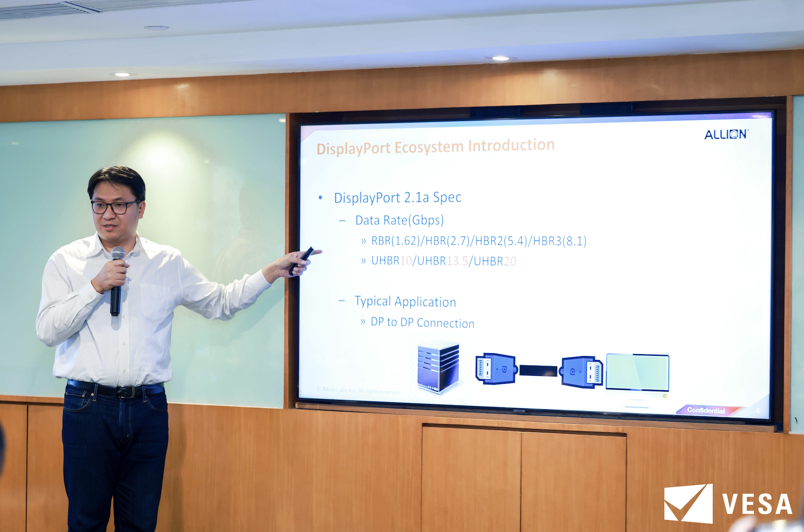 VESA發(fā)布DisplayPort汽車擴(kuò)展標(biāo)準(zhǔn)合規(guī)測(cè)試規(guī)范模型 加速汽車顯示新標(biāo)準(zhǔn)落地