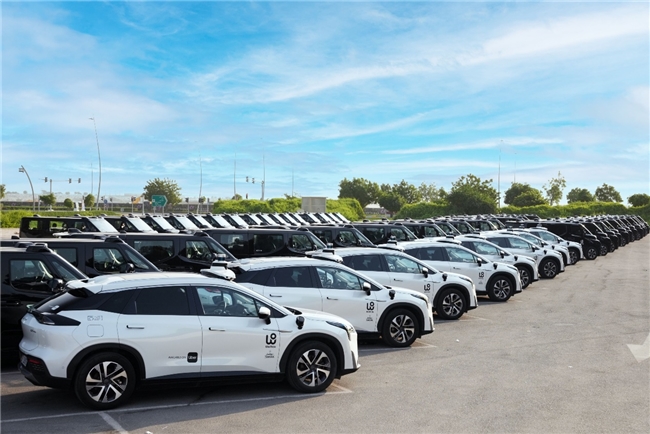 文遠(yuǎn)知行推出迪拜首個公開運營Robotaxi服務(wù)！迪拜26年初有望跟上阿布扎比