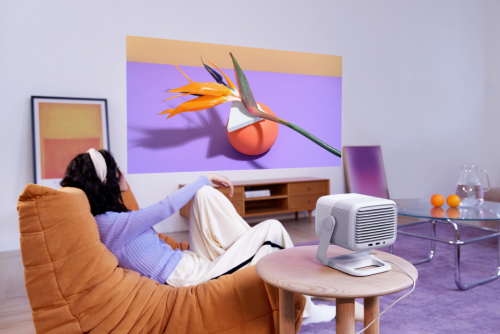 堅(jiān)果投影N1新品上市，三色激光定價(jià)3999元，吹響全面淘汰LED投影號(hào)角