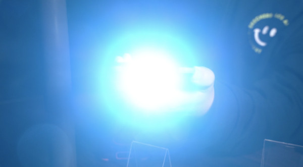 激光換手電？AGM時隔一個月再發(fā)新手機——G1大燈版