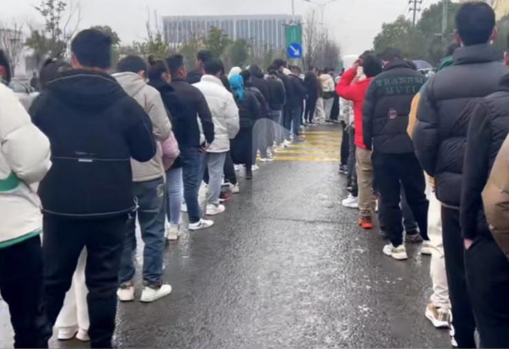 “工價(jià)一天一個(gè)樣，今年找工作太難！”