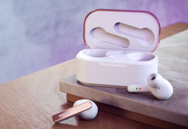 致敬勇敢追求自我的職場(chǎng)女性，送她飛利浦T5506降噪藍(lán)牙耳機(jī)