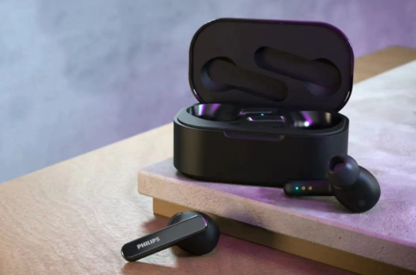 致敬勇敢追求自我的職場(chǎng)女性，送她飛利浦T5506降噪藍(lán)牙耳機(jī)