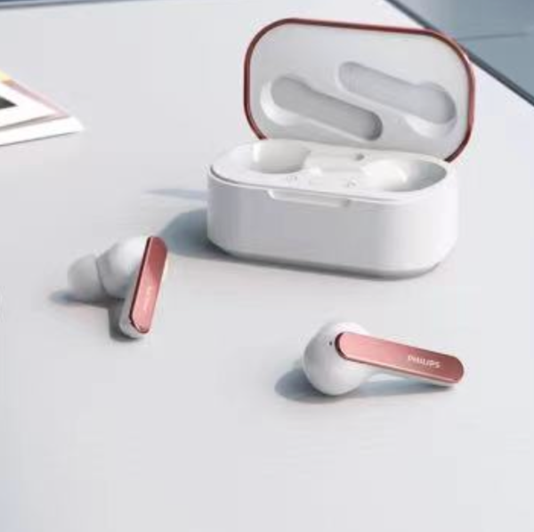 致敬勇敢追求自我的職場(chǎng)女性，送她飛利浦T5506降噪藍(lán)牙耳機(jī)