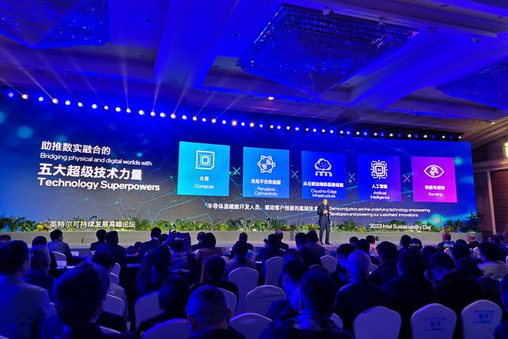英特爾CEO親臨“打卡中國(guó)”會(huì)場(chǎng)，承諾以可持續(xù)創(chuàng)新共赴綠色未來(lái)