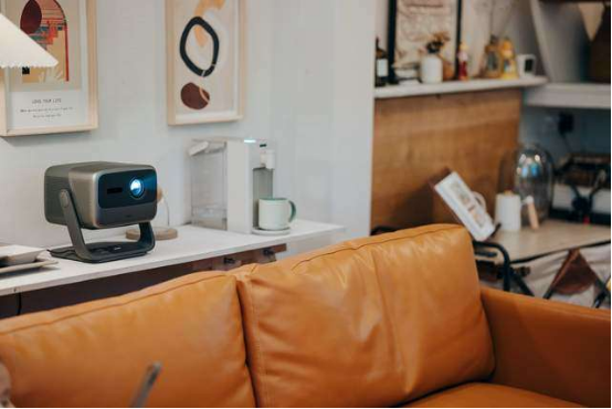 拆解家用投影核心參數(shù)，選投影認(rèn)準(zhǔn)三色激光光源