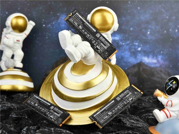 京東“開門紅”換新正當時，致態(tài)固態(tài)硬盤“Ti惠玩”