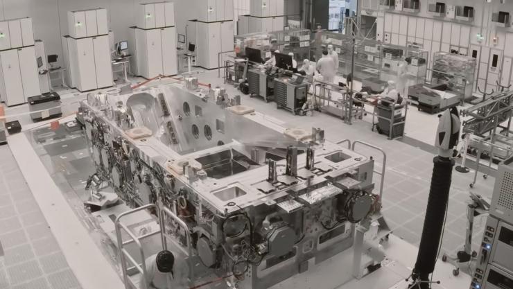 開箱視頻曝光！英特爾高調(diào)曬出ASML新一代High-NA EUV，單臺售價超27億元！