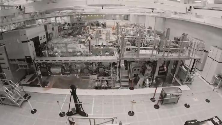 開箱視頻曝光！英特爾高調(diào)曬出ASML新一代High-NA EUV，單臺售價超27億元！