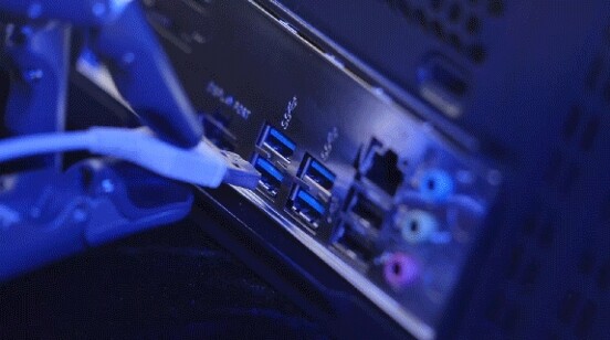 戴盟機(jī)器人發(fā)布Sparky 1：人形機(jī)器人兩大陣營(yíng)已現(xiàn)，要能跑能跳還是要心靈手巧