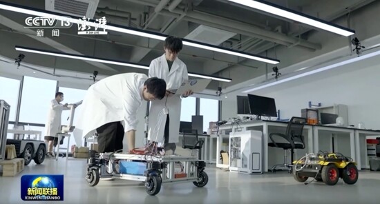 戴盟機(jī)器人發(fā)布Sparky 1：人形機(jī)器人兩大陣營(yíng)已現(xiàn)，要能跑能跳還是要心靈手巧