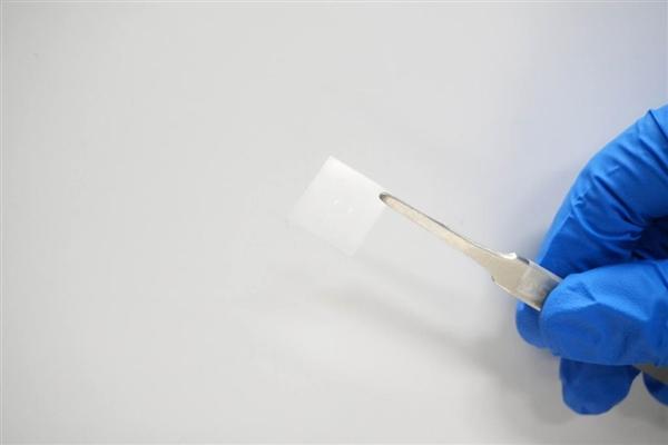 光刻領域新突破！我國研發(fā)出全球最薄光學晶體：能效提升萬倍！