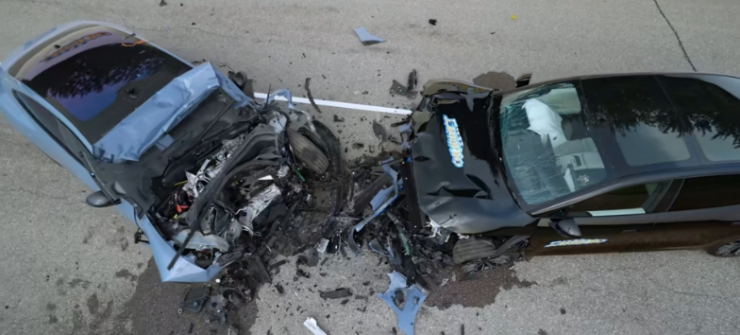 對撞測試中，小米SU7車門打不開？官方緊急回應！