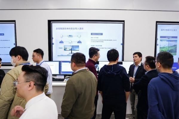 紅星花智能客服煥新電話：AI技術(shù)賦能體驗升級