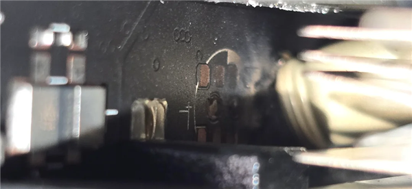 英偉達RTX 5090被曝電容爆炸：金屬散熱片直接炸彎！