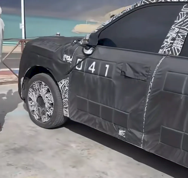 藏不住了！小米第三款車YU9諜照曝光，雷軍親赴新疆測試！