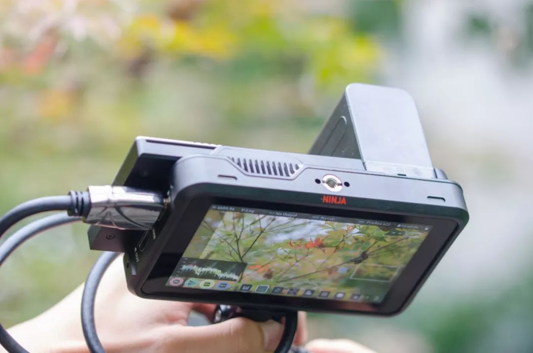 存儲卡太貴？或許你的相機應(yīng)該使用固態(tài)硬盤