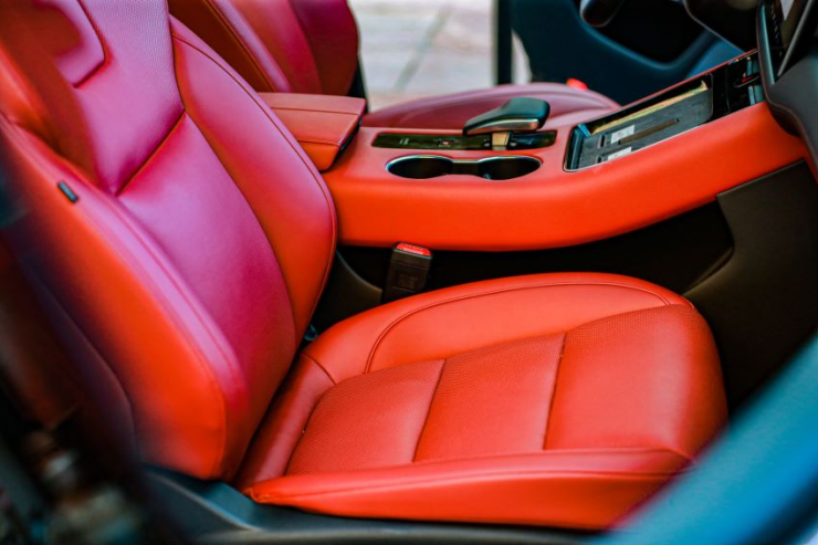 華為Mate50系列攜手AITO問界M5 EV亮相北京時(shí)裝周