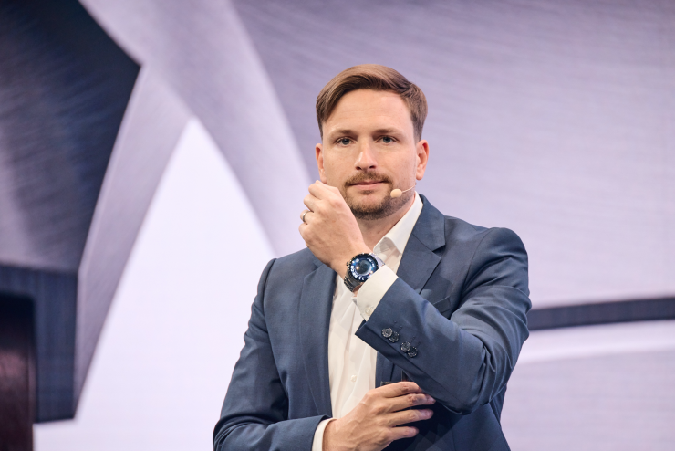 華為WATCH 4歐洲全球首發(fā)，奧運(yùn)冠軍莫·法拉稱其為“腕上健康管家”