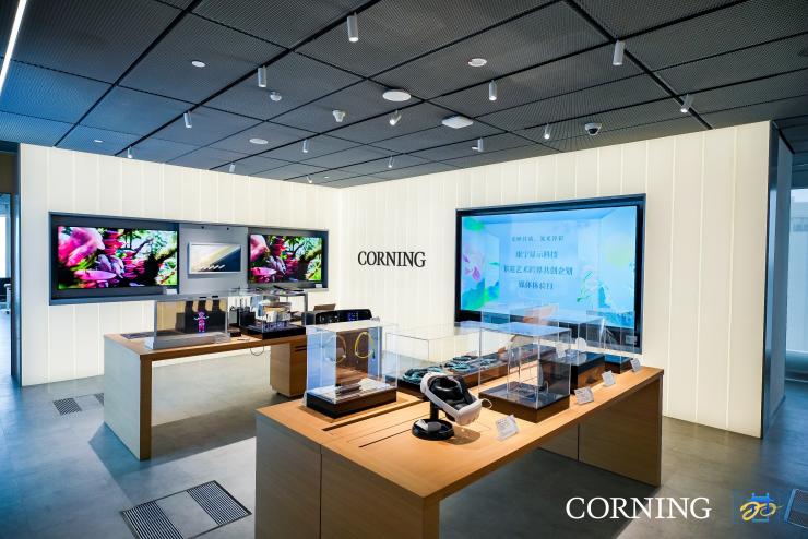 康寧顯示科技獻禮在華二十周年，以跨界非遺藝術(shù)彰顯科技溫度