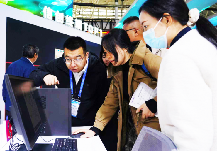 中科可控亮相教裝展，從“芯”到“端”筑基智慧教育