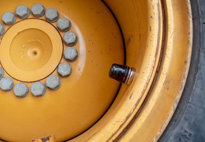 一文讀懂：無線振動(dòng)加速度傳感器原理作用、類型應(yīng)用 