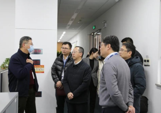 開(kāi)工送祝福 聯(lián)和投資領(lǐng)導(dǎo)一行到兆芯走訪慰問(wèn)