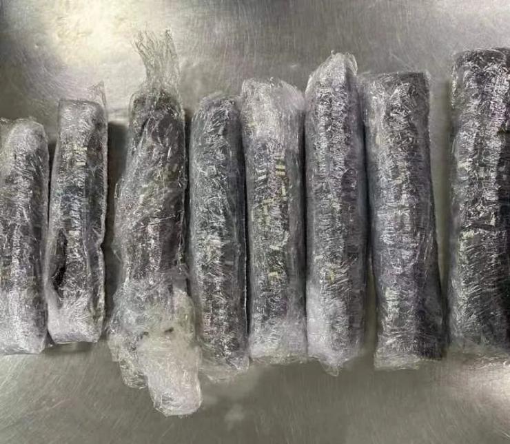 單次獲利幾十萬(wàn)？女子單車藏上萬(wàn)張存儲(chǔ)卡被查！