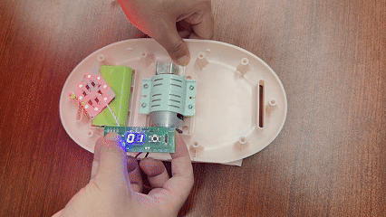 納祥科技的腰腹甩脂機方案采用高頻振動技術(shù)，以單片機與驅(qū)動馬達IC為核心，外圍器件少、結(jié)構(gòu)簡潔，支持1-8檔振動強度調(diào)節(jié)及0-20級溫度控制。，平衡性能與成本，解決傳統(tǒng)人工按摩耗時痛點