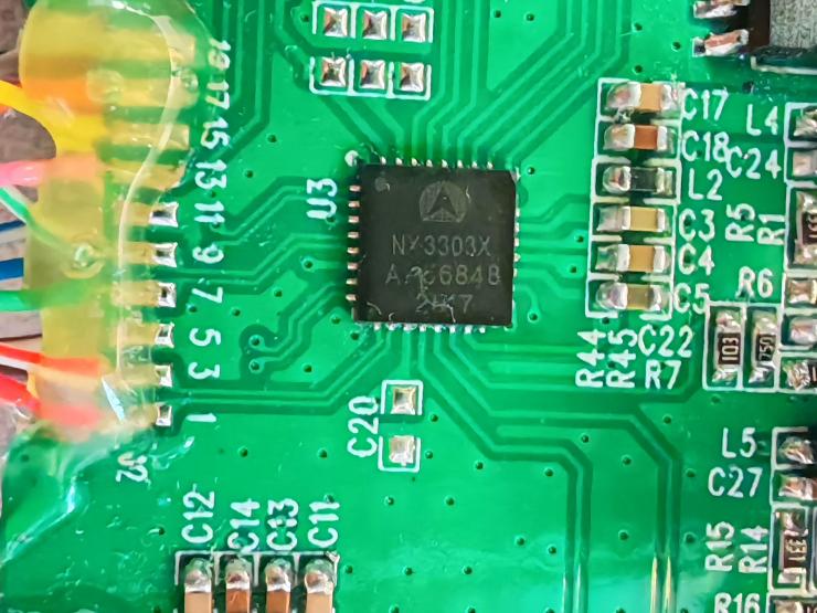 挑起大梁的國產(chǎn)芯片：DP轉(zhuǎn)3VGA+音頻輸出的高清多屏分配器拆解