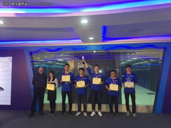 Jack Dongarra為濰坊學(xué)院頒發(fā)ASC17最高計(jì)算性能獎(jiǎng)