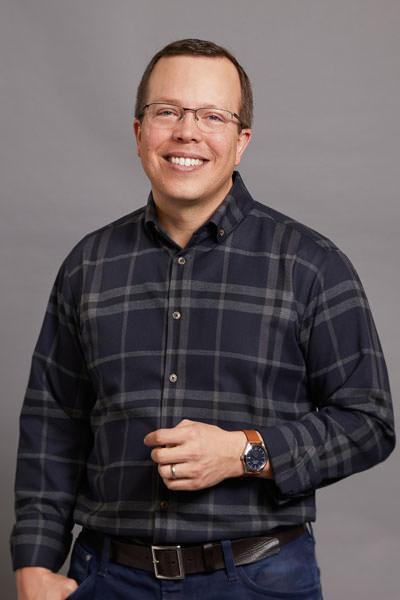 華為自動駕駛CTO陳亦倫離職；李濱出任紫光集團新董事長；華裔女高管接任Meta CFO