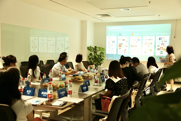 媒體開放日活動(dòng)上，美通社代表為大家介紹美通社的服務(wù)概況