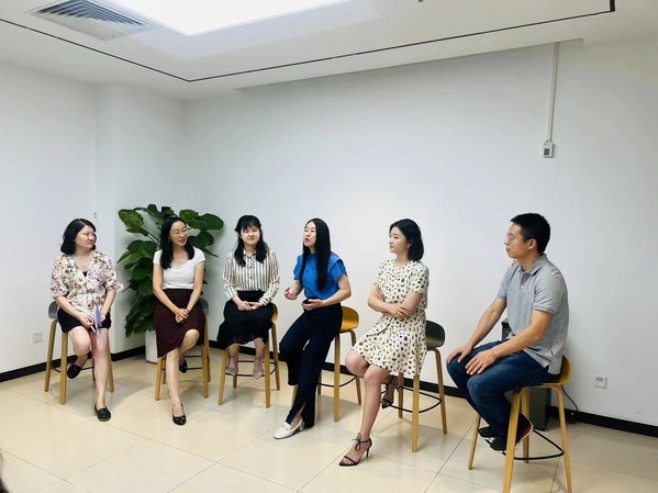 圓桌討論中，媒體與企業(yè)嘉賓就B2B傳播進(jìn)行了充分的討論