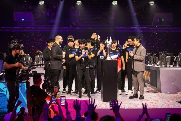 達(dá)拉斯燃料隊(duì)在安納海姆會議中心奪得2022守望先鋒聯(lián)賽總冠軍