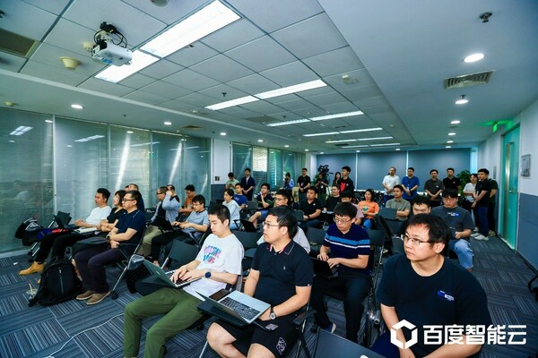 軟通動(dòng)力參加首期百度智能云文心千帆大模型平臺(tái)實(shí)訓(xùn)營