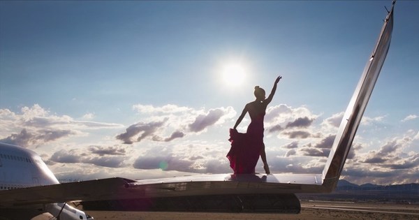 使用佳能EOS C300 Mark III拍攝，16+檔寬廣動態(tài)范圍可以再現(xiàn)高光和陰影細節(jié)