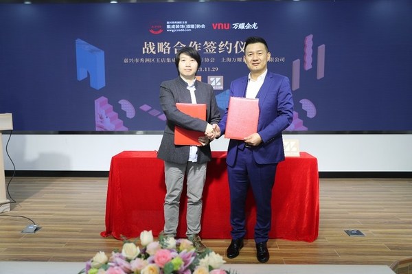 右：浙江今頂集成吊頂有限公司董事長-周建成先生