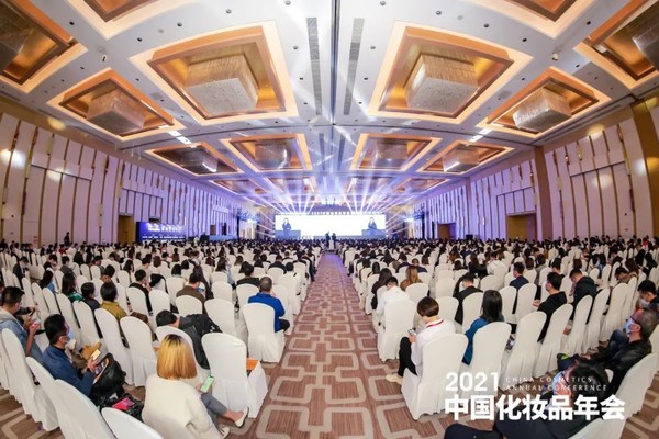 玩美移動(dòng)亮相2021中國(guó)化妝品年會(huì)