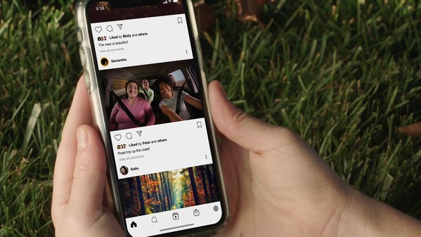 鏡泰（Gentex）駕駛員和座艙監(jiān)測(cè)系統(tǒng)可將車輛轉(zhuǎn)換為移動(dòng)通信溝通中心，用于撥打電話、舉行會(huì)議或捕捉精彩瞬間。