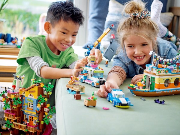 樂高集團投資于未來，將樂高(R)玩樂體驗帶給全球更多的兒童